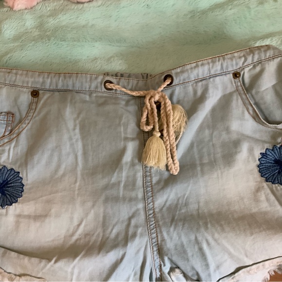 Spell & the Gypsy collective shorts. - Picture 3 of 7